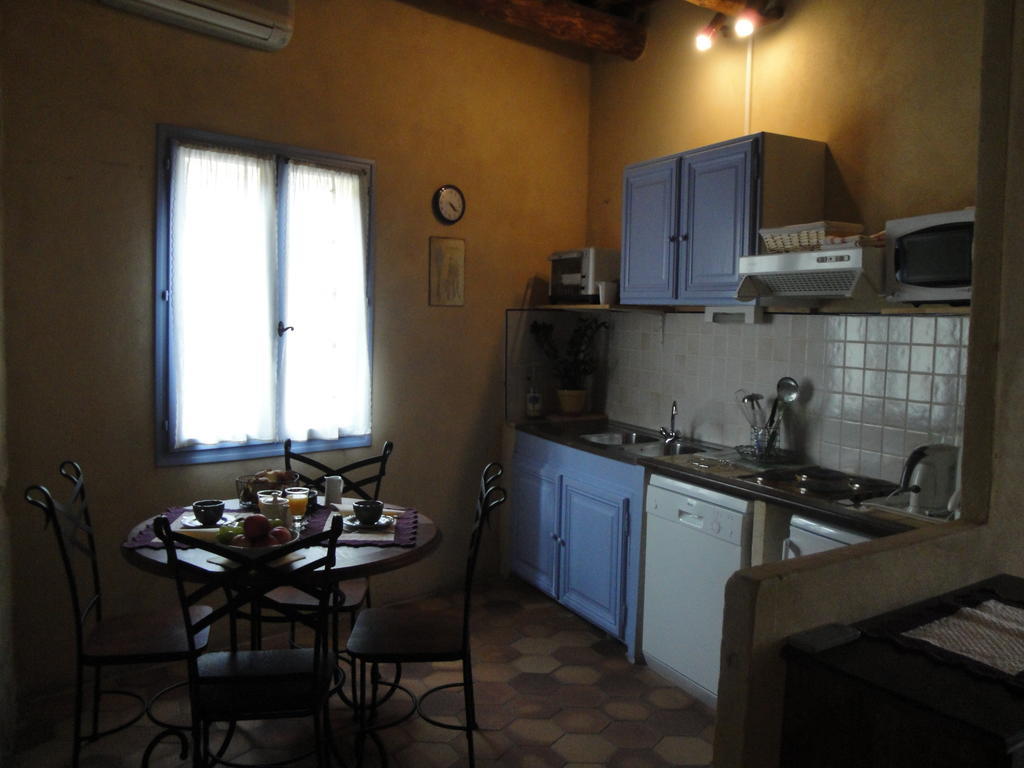 Bastide De La Treille Villa Montaren-et-Saint-Médiers Cameră foto